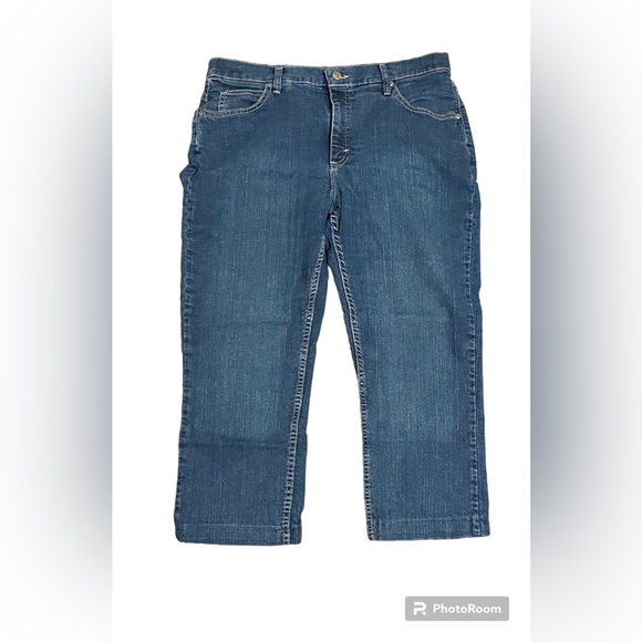 LEE RIDERS 16 P MIDRISE, STRAIGHT LEG, ANKLE (Capri) JEANS-35 Inch Waist - Picture 1 of 6